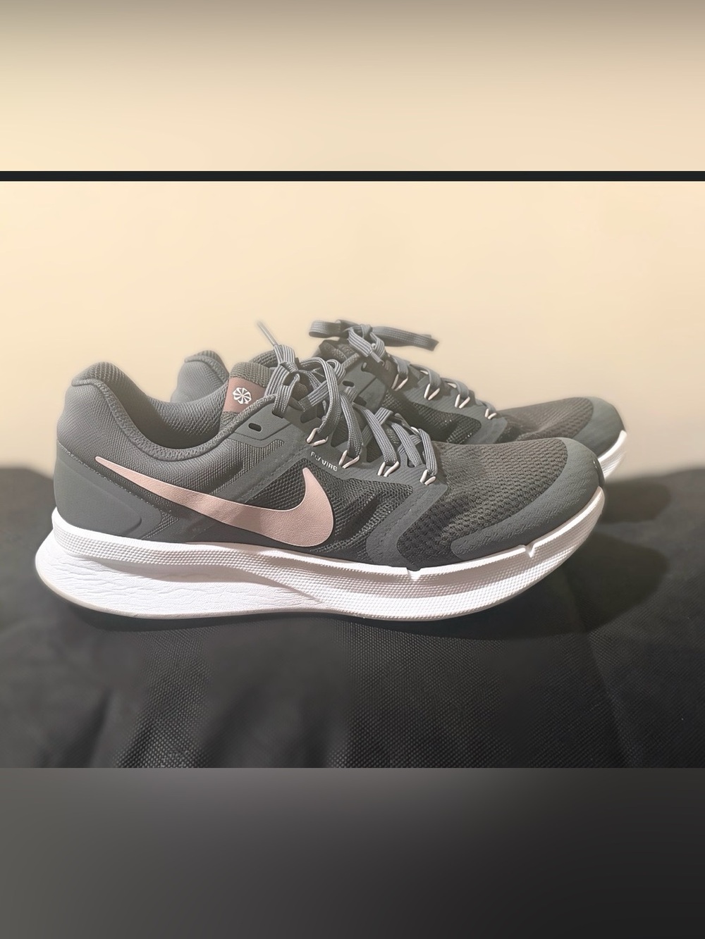 Nike Women's Gray and pink swift 3 Running Shoes, size 9